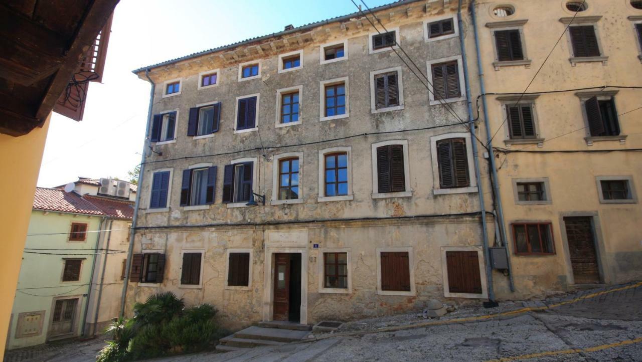 Studio Apartman Galerija Бузет Экстерьер фото