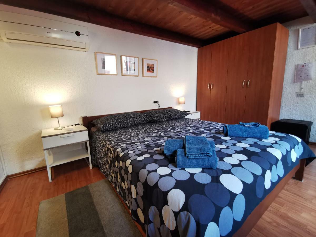 Studio Apartman Galerija Бузет Экстерьер фото