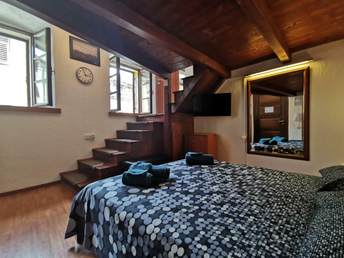 Studio Apartman Galerija Бузет Экстерьер фото