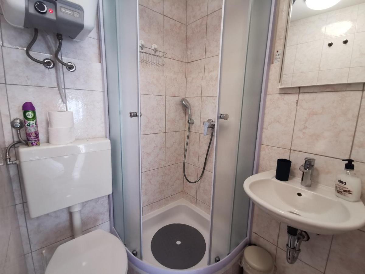 Studio Apartman Galerija Бузет Экстерьер фото