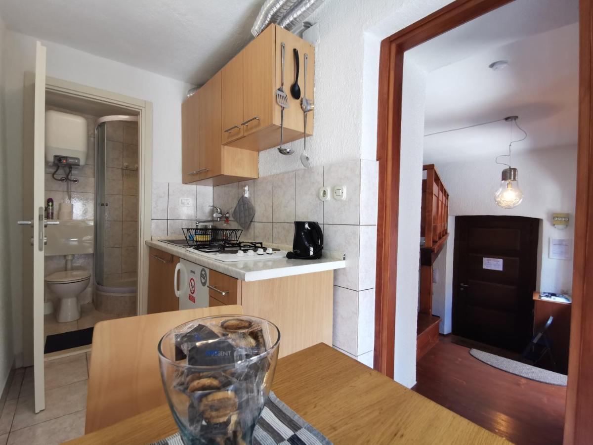 Studio Apartman Galerija Бузет Экстерьер фото