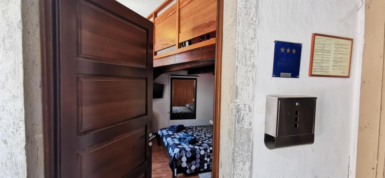 Studio Apartman Galerija Бузет Экстерьер фото
