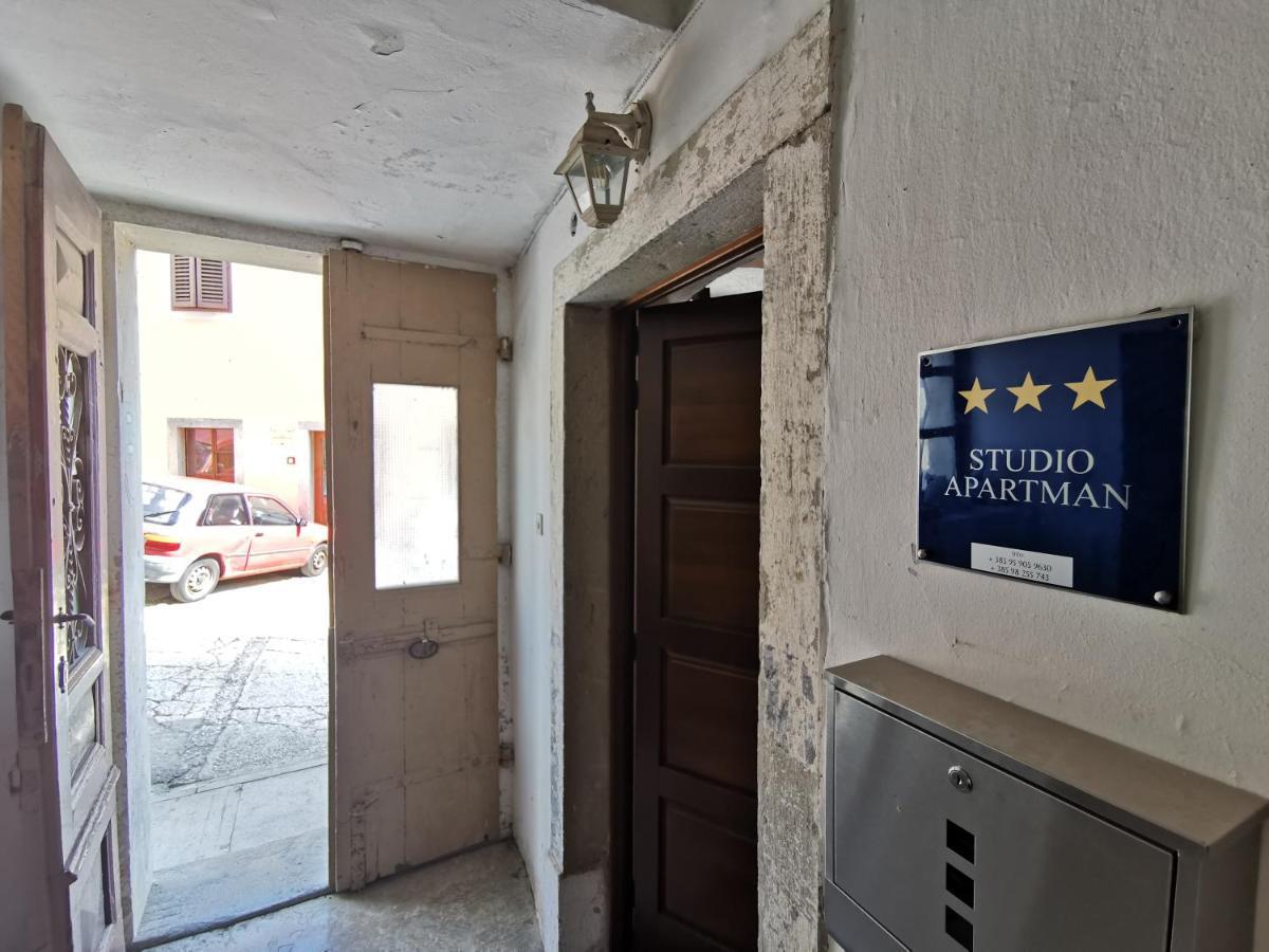 Studio Apartman Galerija Бузет Экстерьер фото